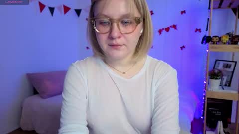 Snapshot of leazy_peasy chatting on March 2026 06:06:02 AM Ellie online show from March 2026 06:06:02 AM