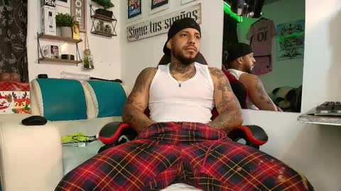 leenar_key online show from November 2025 02:42:02 PM