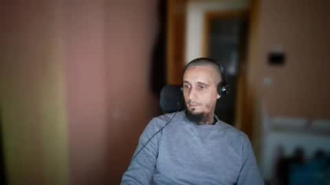 Snapshot of lefrenchiies chatting on November 2025 04:40:02 PM lefrenchiies online show from November 2025 04:40:02 PM