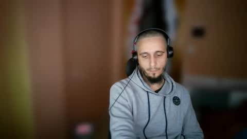 Snapshot of lefrenchiies chatting on January 2026 08:28:02 AM lefrenchiies online show from January 2026 08:28:02 AM