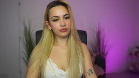 Snapshot of legallyblonde18 chatting on April 2026 06:19:01 PM LegallyBlonde18 online show from April 2026 06:19:01 PM