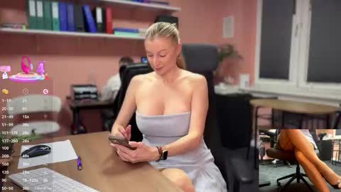 Snapshot of legslong chatting on December 2025 05:01:01 AM LegsLONG online show from December 2025 05:01:01 AM