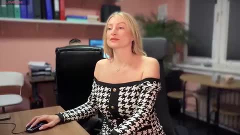 Snapshot of legslong chatting on January 2026 05:23:01 AM LegsLONG online show from January 2026 05:23:01 AM