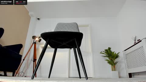 Elle  online show from February 2025 05:37:01 PM