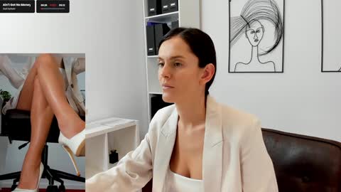 Elle  online show from March 2025 08:52:01 AM