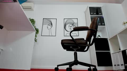 Elle  online show from March 2025 08:51:02 AM