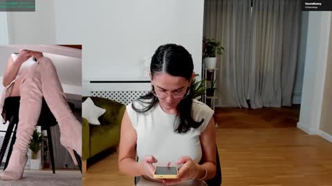 Elle  online show from September 2025 03:06:02 PM