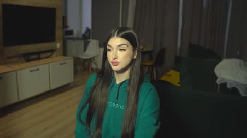 Snapshot of leila_4ever chatting on December 2024 11:00:01 AM Leila online show from December 2024 11:00:01 AM