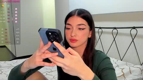 Snapshot of leila_4ever chatting on January 2025 06:48:01 PM Leila online show from January 2025 06:48:01 PM