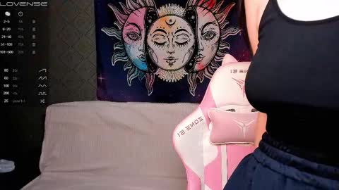 Snapshot of leila_4ever chatting on September 2025 02:29:02 PM Leila online show from September 2025 02:29:02 PM