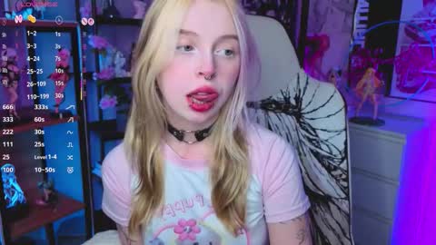 Snapshot of leiladwight chatting on October 2025 04:07:02 PM Leila online show from October 2025 04:07:02 PM