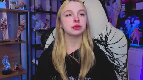 Snapshot of leiladwight chatting on December 2025 04:14:02 PM Leila online show from December 2025 04:14:02 PM