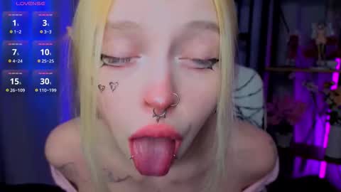 Snapshot of leiladwight chatting on January 2026 04:11:01 PM Leila online show from January 2026 04:11:01 PM