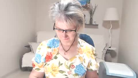 Snapshot of leilamays chatting on June 2026 04:26:01 AM Leila Kinky online show from June 2026 04:26:01 AM