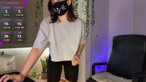 Snapshot of lemi_peachy chatting on October 2025 09:56:02 AM Lemi online show from October 2025 09:56:02 AM