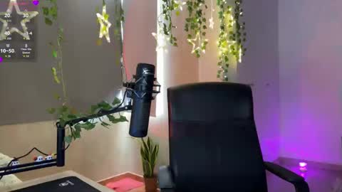 Snapshot of lemi_peachy chatting on December 2025 02:44:02 PM Lemi online show from December 2025 02:44:02 PM