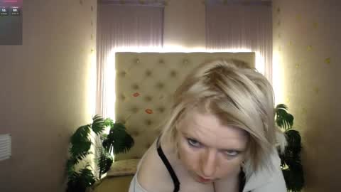 Snapshot of lena_paulles chatting on December 2024 10:32:01 AM Lena online show from December 2024 10:32:01 AM