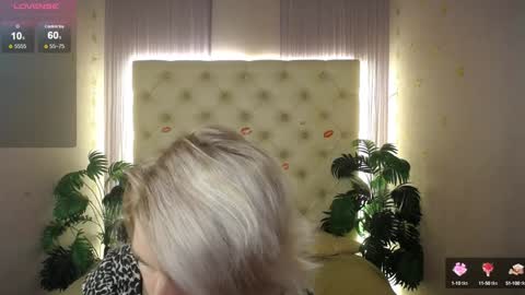 Snapshot of lena_paulles chatting on January 2025 07:09:02 AM Lena online show from January 2025 07:09:02 AM