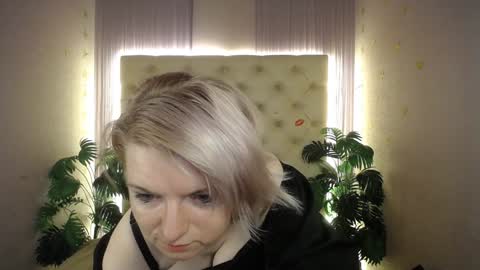 Snapshot of lena_paulles chatting on January 2025 04:08:01 AM Lena online show from January 2025 04:08:01 AM