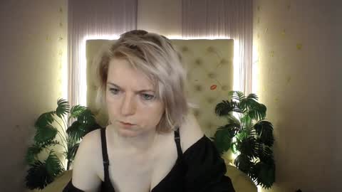 Snapshot of lena_paulles chatting on January 2025 07:10:01 AM Lena online show from January 2025 07:10:01 AM