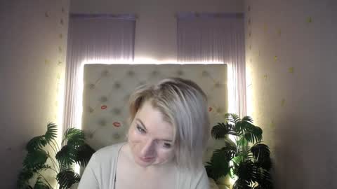 Snapshot of lena_paulles chatting on January 2025 04:01:01 AM Lena online show from January 2025 04:01:01 AM