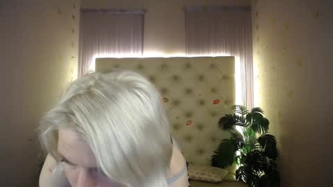 Snapshot of lena_paulles chatting on January 2025 02:53:01 PM Lena online show from January 2025 02:53:01 PM