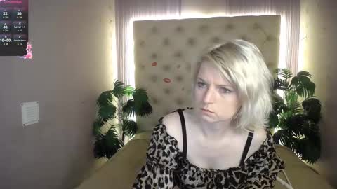 Snapshot of lena_paulles chatting on February 2025 07:06:01 AM Lena online show from February 2025 07:06:01 AM