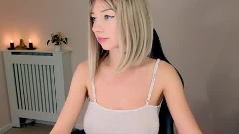 Snapshot of lenamuti chatting on December 2025 10:35:01 AM Lena online show from December 2025 10:35:01 AM