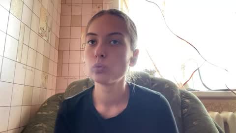 Hellomy name is Natalyits my first day here nice to meet you Give me 50 thumbs ups online show from May 2026 01:41:01 PM
