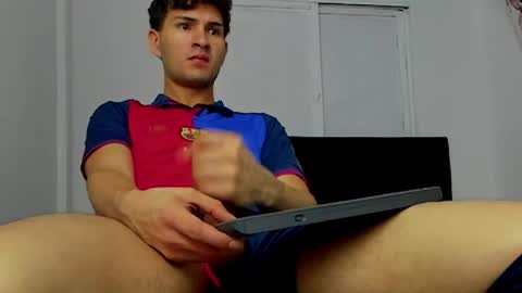 leo183877 online show from May 2026 04:40:01 AM