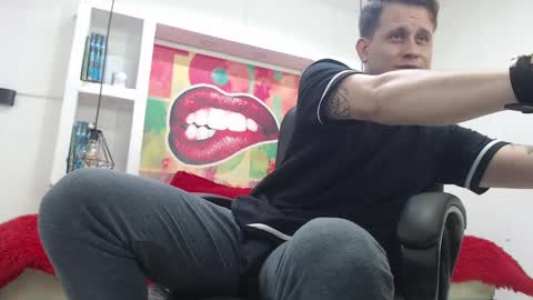 Snapshot of leo_cumming01 chatting on February 2025 02:58:01 PM Yesid online show from February 2025 02:58:01 PM