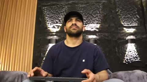 Leo  Diaz online show from April 2026 11:07:01 PM