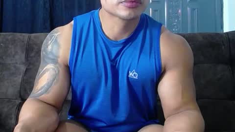 Snapshot of leo_muscleboy chatting on December 2025 10:28:02 PM Leo online show from December 2025 10:28:02 PM