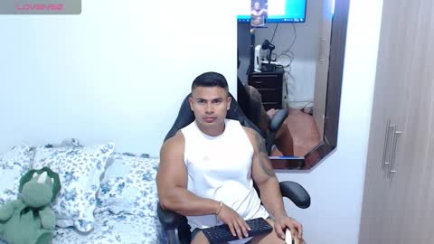 Snapshot of leo_muscleboy chatting on January 2026 01:02:02 PM Leo online show from January 2026 01:02:02 PM
