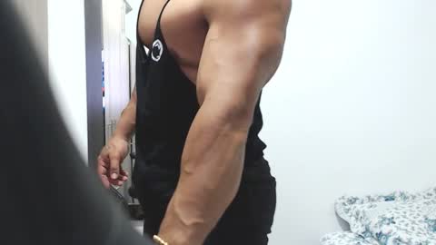 Snapshot of leo_muscleboy chatting on February 2026 12:26:01 AM Leo online show from February 2026 12:26:01 AM