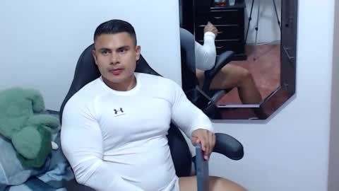 Snapshot of leo_muscleboy chatting on March 2026 11:42:01 PM Leo online show from March 2026 11:42:01 PM