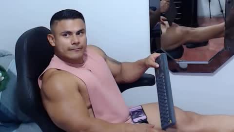 Snapshot of leo_muscleboy chatting on March 2026 12:47:01 AM Leo online show from March 2026 12:47:01 AM