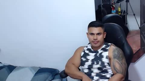 Snapshot of leo_muscleboy chatting on March 2026 02:35:01 AM Leo online show from March 2026 02:35:01 AM