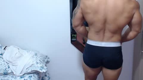Snapshot of leo_muscleboy chatting on April 2026 02:22:02 AM Leo online show from April 2026 02:22:02 AM