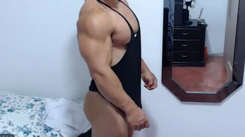 Snapshot of leo_muscleboy chatting on July 2026 01:25:01 PM Leo online show from July 2026 01:25:01 PM