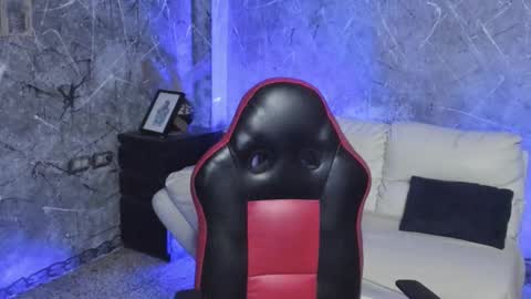 Leo independent model online show from October 2025 12:30:02 AM