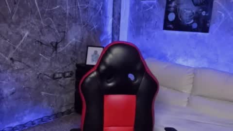 Leo independent model online show from March 2026 01:33:01 AM