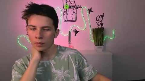 leo_valor online show from December 2025 07:20:02 PM