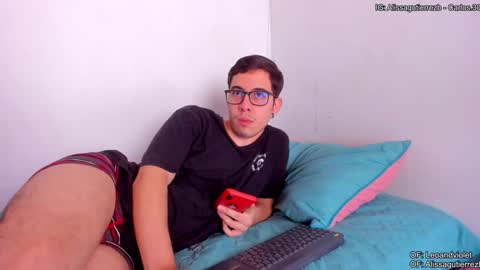 Snapshot of leoandviolet chatting on January 2025 02:25:01 PM Carlos Alissa. Help us to reach 100 likes online show from January 2025 02:25:01 PM