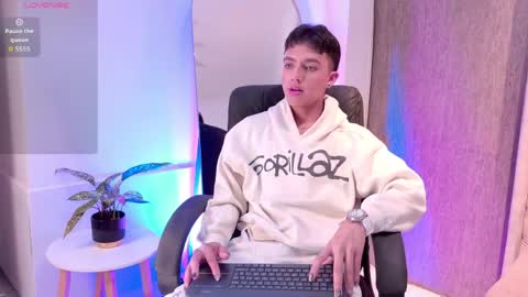 leohard_ online show from April 2026 01:55:02 AM