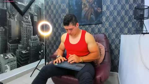 Snapshot of leon_ssmoron chatting on December 2025 01:45:02 AM Leon Smoron online show from December 2025 01:45:02 AM