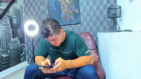 Snapshot of leon_ssmoron chatting on December 2025 10:50:01 PM Leon Smoron online show from December 2025 10:50:01 PM