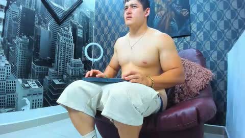 Snapshot of leon_ssmoron chatting on February 2026 12:47:02 AM Leon Smoron online show from February 2026 12:47:02 AM