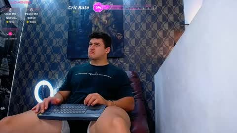 Snapshot of leon_ssmoron chatting on March 2026 01:27:02 AM Leon Smoron online show from March 2026 01:27:02 AM