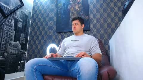 Snapshot of leon_ssmoron chatting on March 2026 02:01:02 AM Leon Smoron online show from March 2026 02:01:02 AM